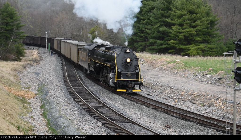 RBMN 2102 enters the Jim Thorpe Junction Wye